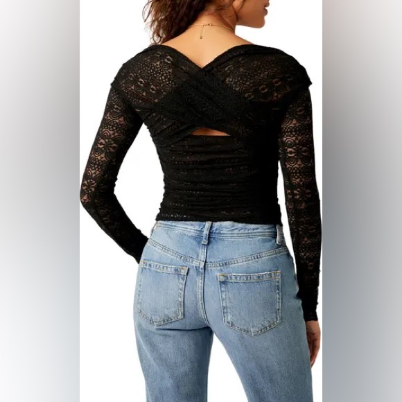 🌻🆕FREE PEOPLE Hold Me Closer Top Black-Size Medium - Picture 7 of 13